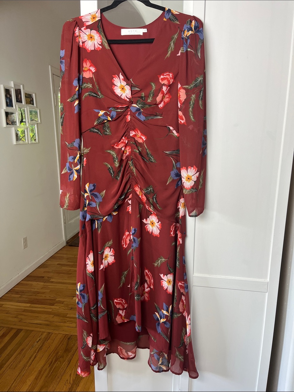 ASTR Rust Red Floral High-Low Midi Dress with Ruched Front